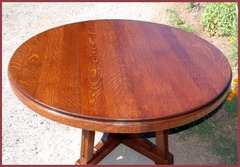 View of excellent quarter-sawn grain in the solid oak top.